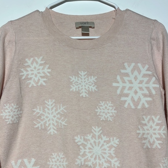 LOFT Blush Pink White Snowflake Ribbed Detail Crewneck Sweater Size S - Picture 3 of 7